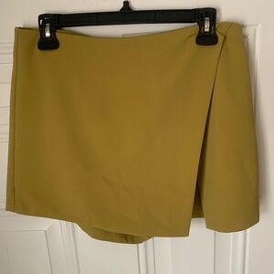 Chartreuse Green Skort Size M